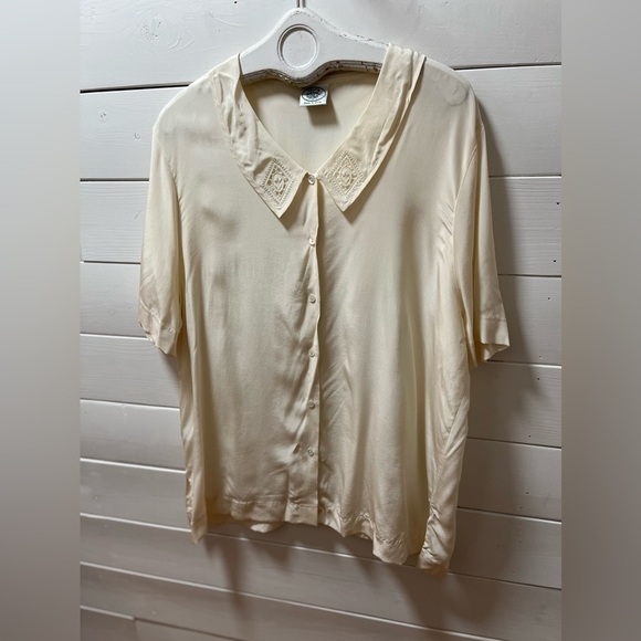 LAURA ASHLEY – Silk Blouse with Embroidered Collar (Size Estimated size 22) - Picture 6 of 9